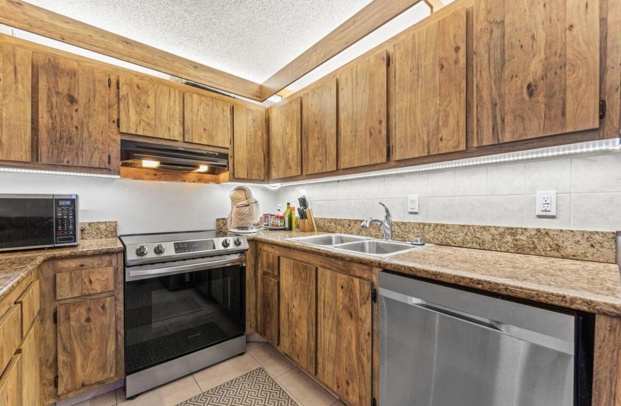 632 Springdale Circle, Palm Springs, FL 33461 Photo
