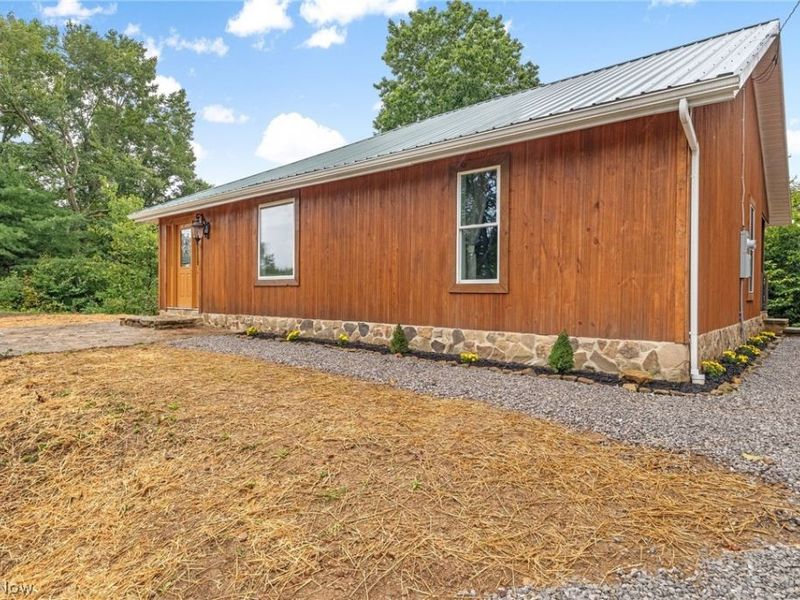 3379 Lake Street, Beloit, OH 44609 Photo 2
