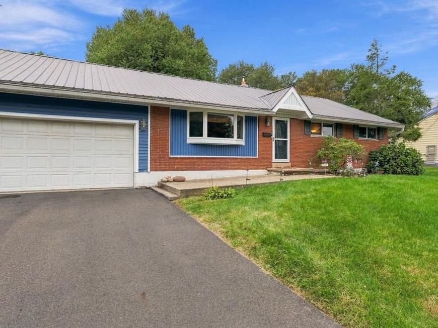 523 Sherwood Lane, Hatboro, PA 19040 Main Photo