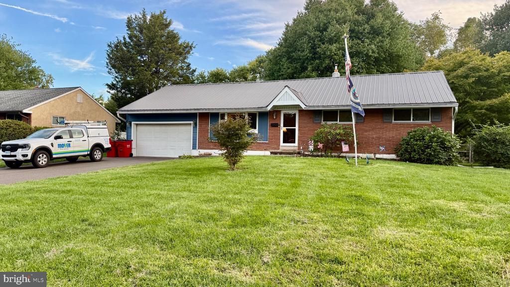 523 SHERWOOD LANE , HATBORO, PA 19040