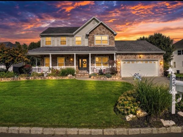 25 Laurel Lane , Holtsville, NY 11742