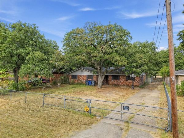 1611 Shepherd Lane , Dallas, TX 75253