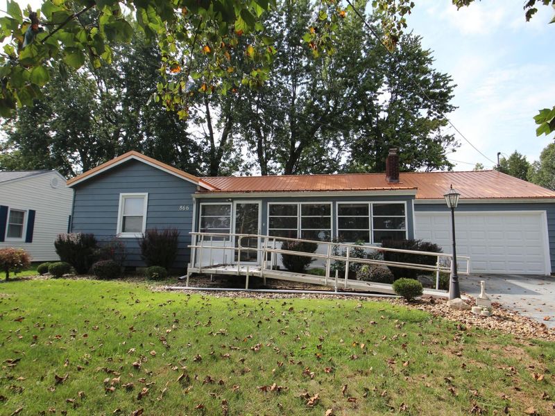 866 Lakeshore Drive W, Hebron, OH 43025 Photo 2