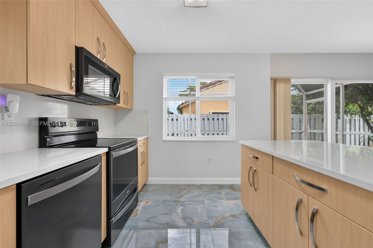 1248 NW 125th Ter, Sunrise, FL 33323 Photo