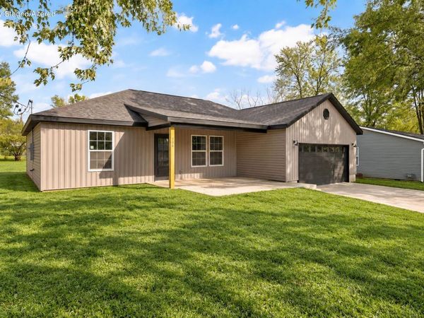 306 N Adams Street , Aurora, MO 65605