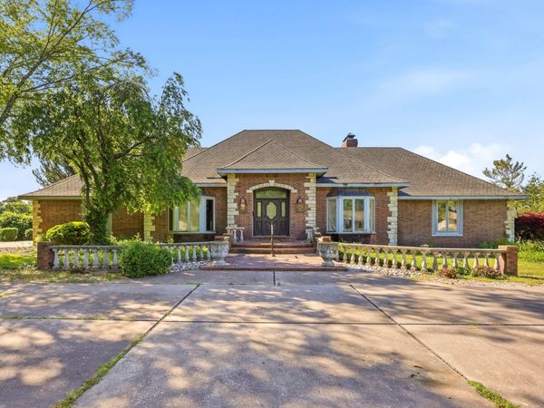 2552 S Skyline Drive , Springfield, MO 65804