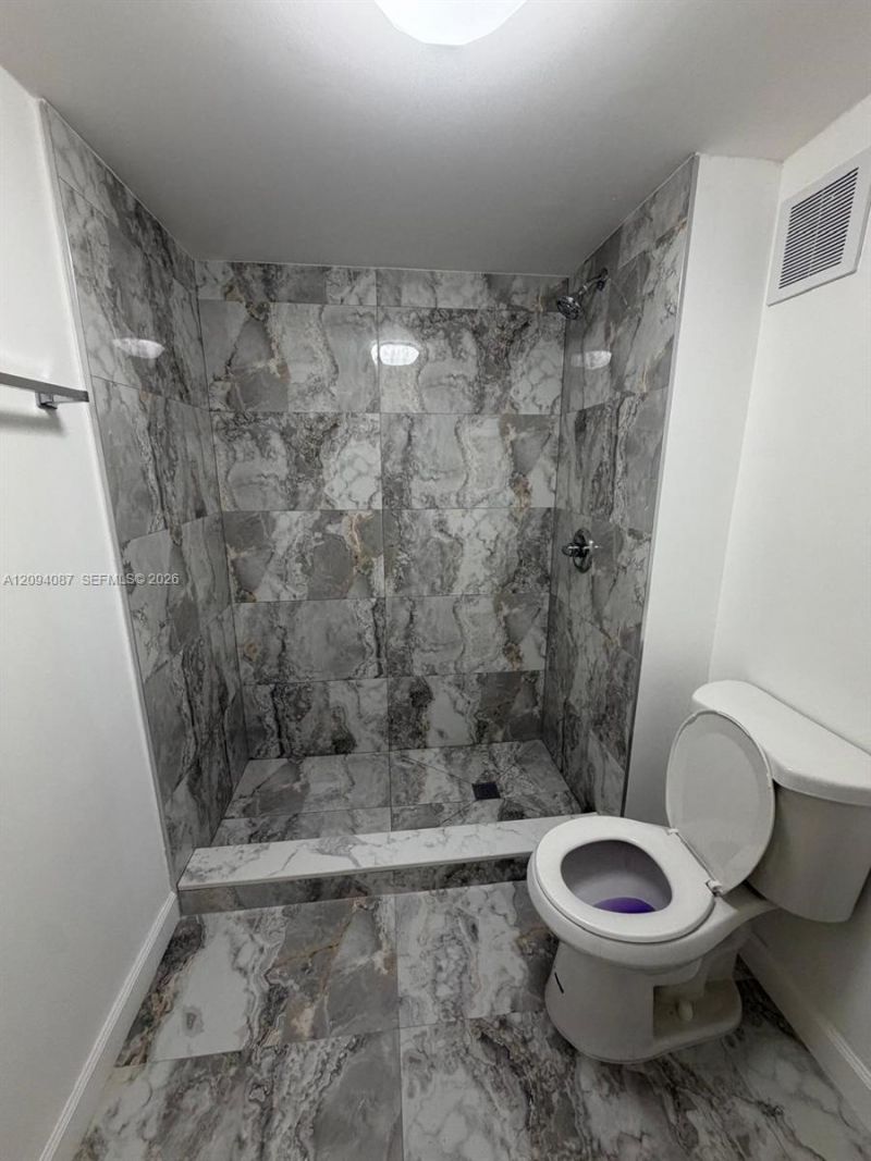 7825 Fairview Dr , Unit 202, Tamarac, FL 33321 Photo