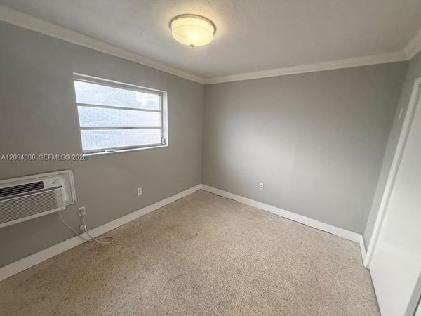 990 SW 4th St , Unit 7, Miami, FL 33130