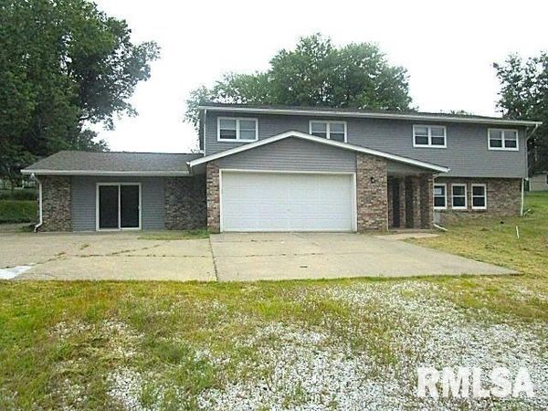 2 WOODLAND Lane, Macomb, IL 61455