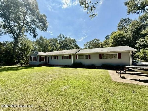 103 S Hurricane Road, Natchez, MS 39120
