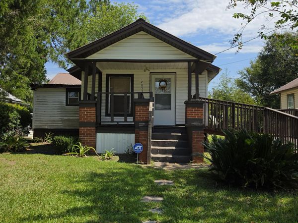 2852 Bertram Street , Marianna, FL 32448