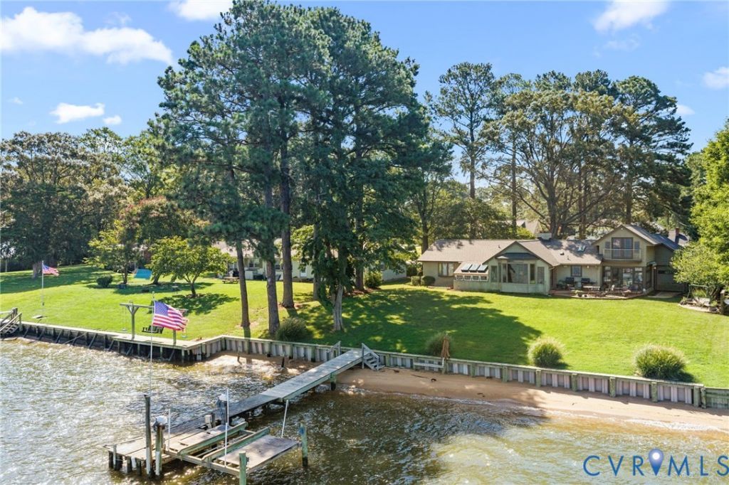 513 E Gwynnfield Road, Tappahannock, VA 22560 Main Photo