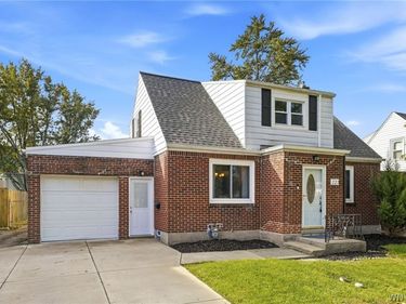 223 Paramount Parkway, Buffalo, NY 14223