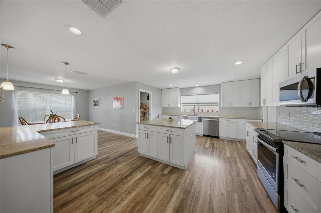 6875 SE 11th Place , Ocala, FL 34472 Photo