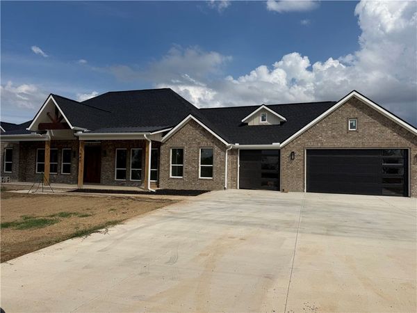 1640 NW Digby Drive , Highfill, AR 72734