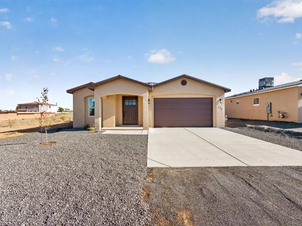 121 9th Avenue NW, Rio Rancho, NM 87124