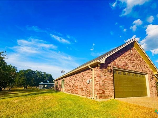 612 River Oaks Drive , Gatesville, TX 76528