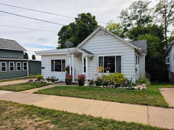 417 W Bluff Street, Marquette, MI 49855