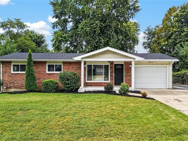 34 Highland Drive , St Charles, MO 63303