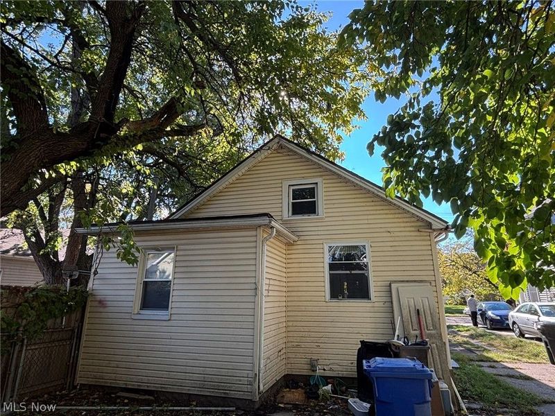 6812 Lawn Avenue, Cleveland, OH 44102 Photo 21