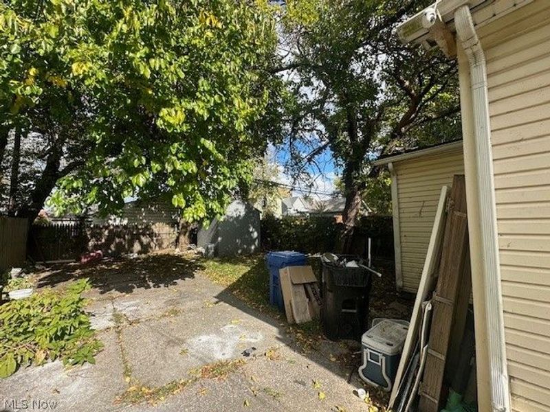 6812 Lawn Avenue, Cleveland, OH 44102 Photo 23