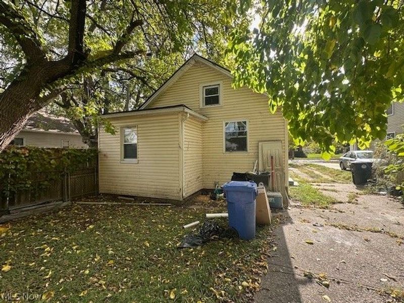 6812 Lawn Avenue, Cleveland, OH 44102 Photo 26