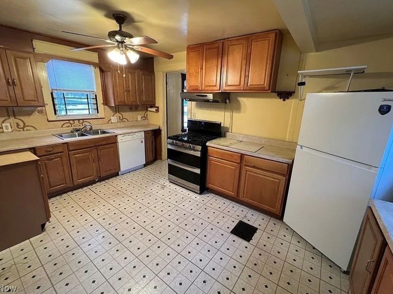 137 Chicago Avenue, Youngstown, OH 44507 Photo 5