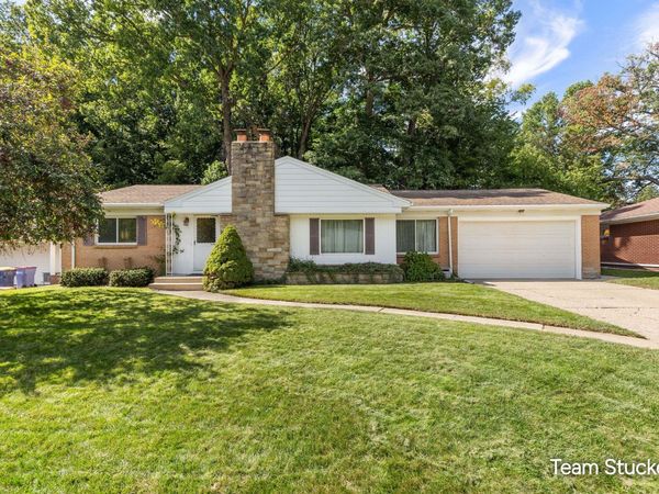 1127 Maplegrove Drive NW, Grand Rapids, MI 49504
