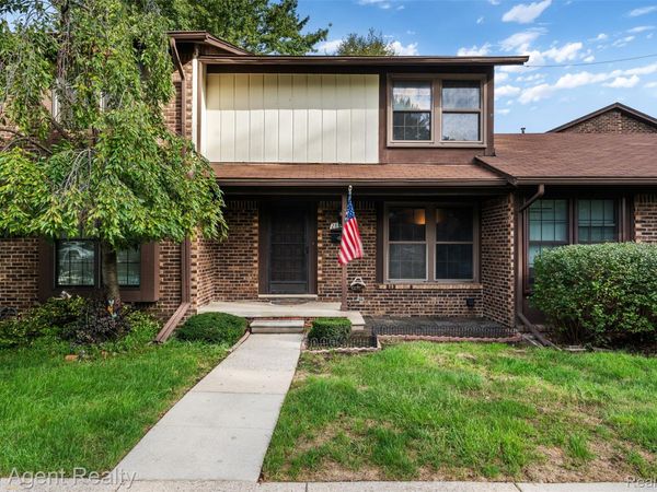 28340 Queens Court , Warren, Mi 48093