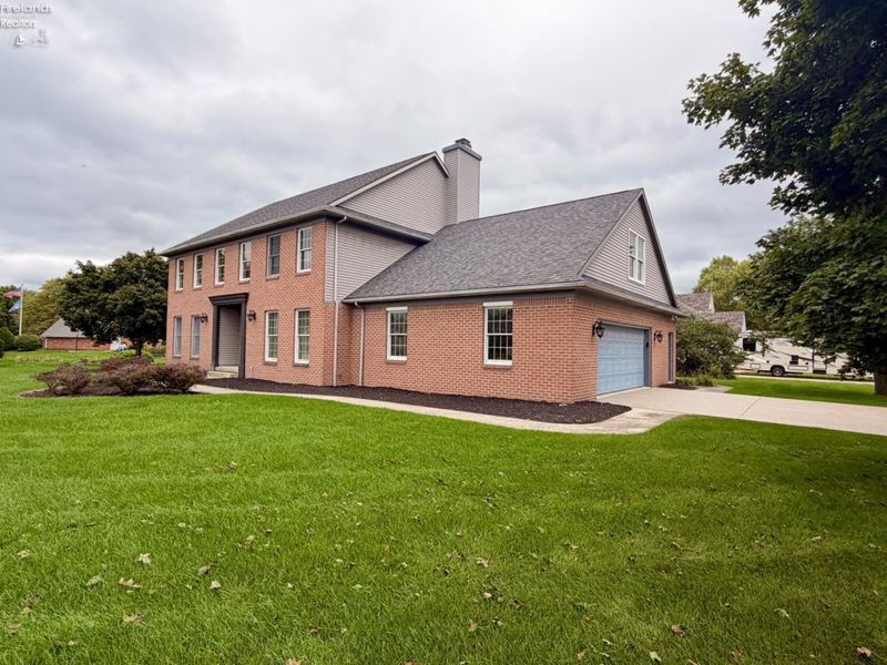 33 Ponds Side Drive, Fremont, OH 43420 Photo 4
