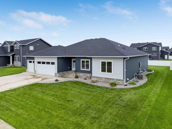 6669 55th Avenue S, Fargo, ND 58104