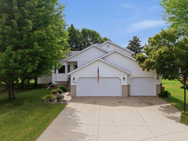 1709 33 1/2 Street S, Moorhead, MN 56560