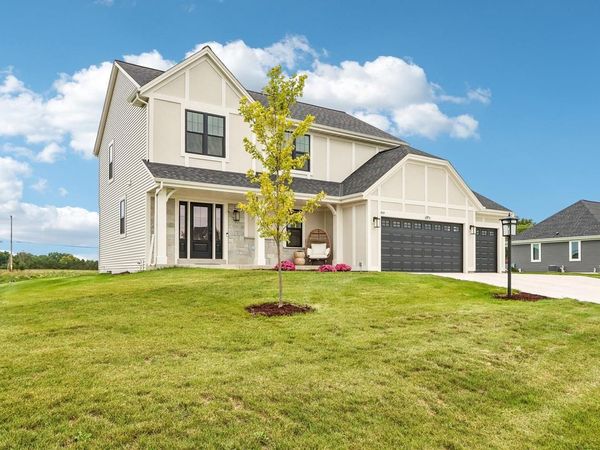 614 Twin Creeks DRIVE, Dousman, WI 53118