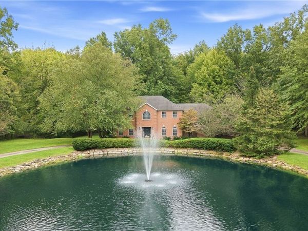2412 East Pointe Drive SE, Warren, OH 44484