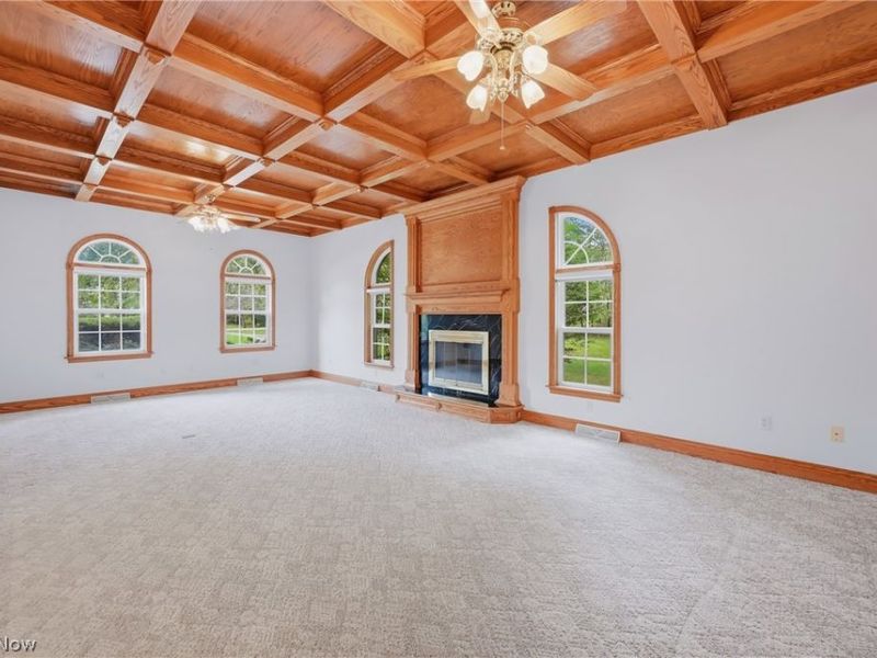 2412 East Pointe Drive SE, Warren, OH 44484 Photo 11