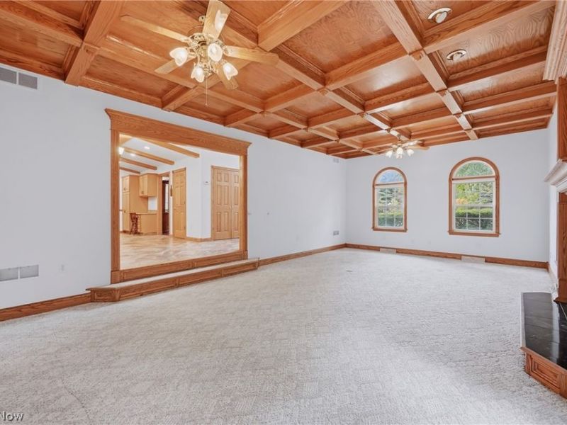 2412 East Pointe Drive SE, Warren, OH 44484 Photo 12