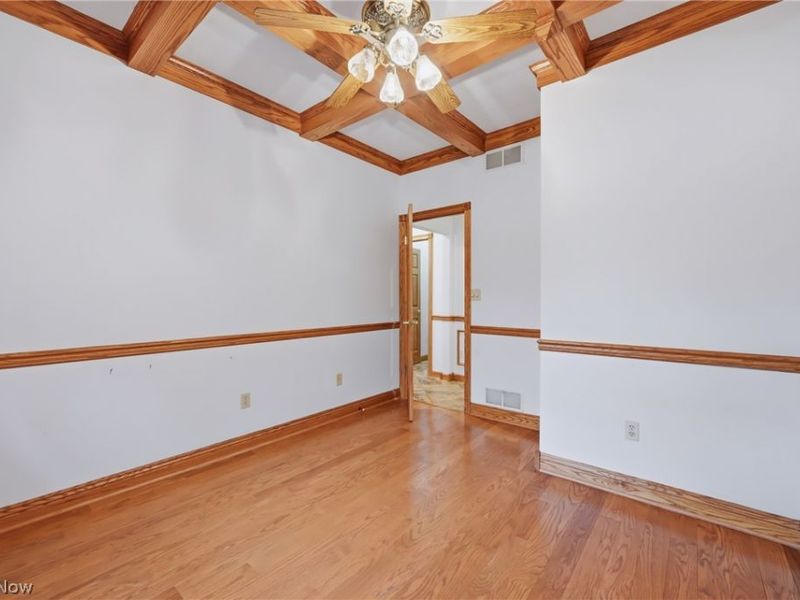 2412 East Pointe Drive SE, Warren, OH 44484 Photo 17