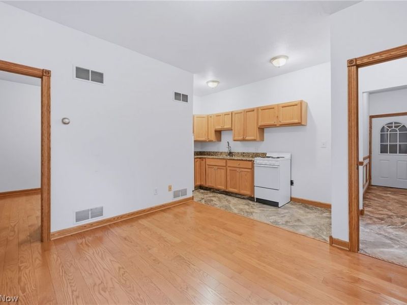 2412 East Pointe Drive SE, Warren, OH 44484 Photo 21