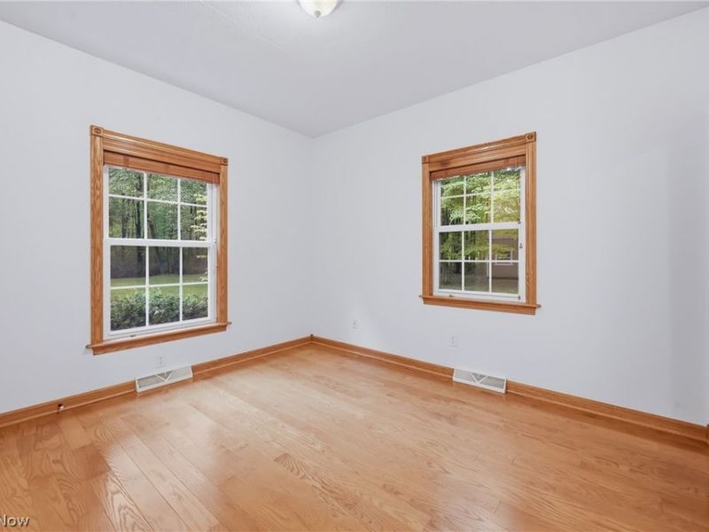 2412 East Pointe Drive SE, Warren, OH 44484 Photo 22