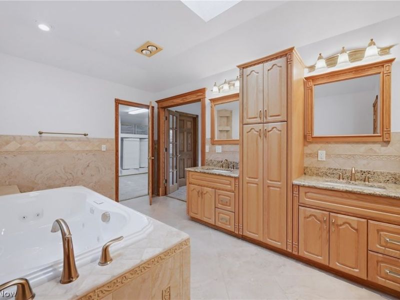 2412 East Pointe Drive SE, Warren, OH 44484 Photo 30