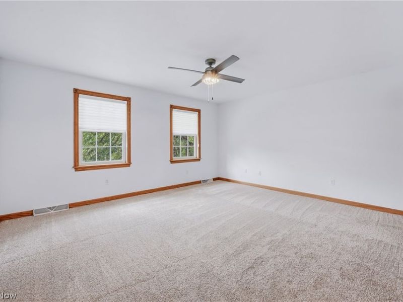 2412 East Pointe Drive SE, Warren, OH 44484 Photo 32