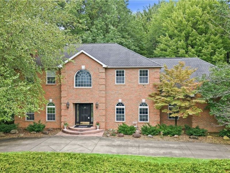 2412 East Pointe Drive SE, Warren, OH 44484 Photo 4