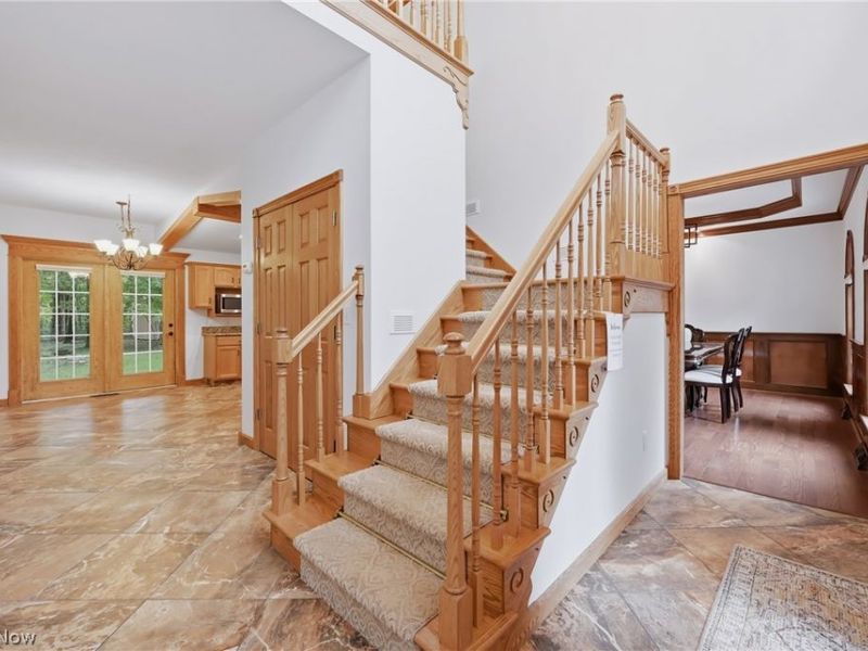 2412 East Pointe Drive SE, Warren, OH 44484 Photo 5