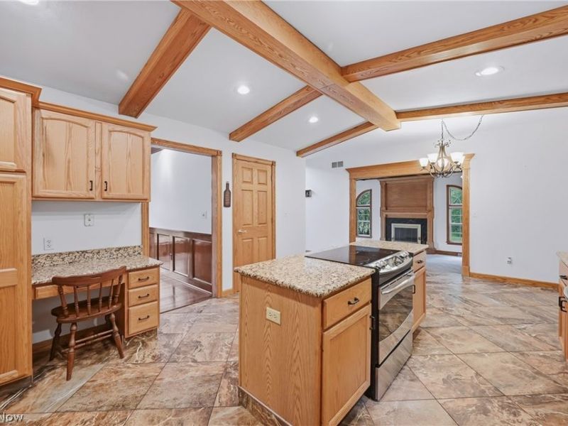 2412 East Pointe Drive SE, Warren, OH 44484 Photo 9