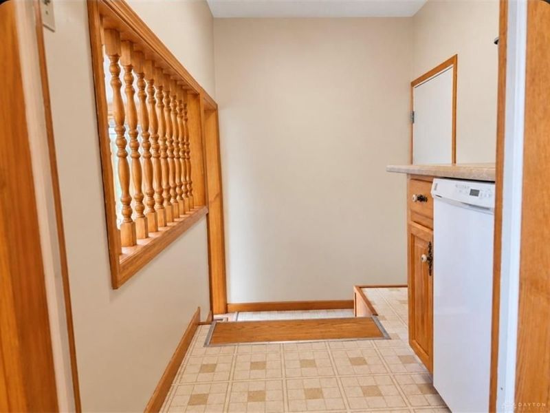 5784 Enright Avenue, Riverside, OH 45431 Photo 11