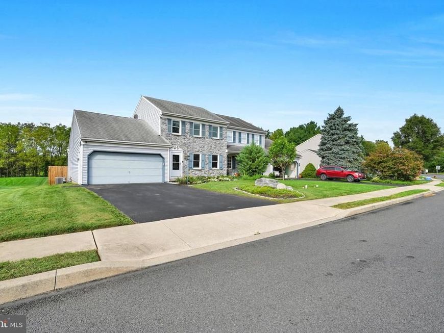 113 Laurie Lane, Lititz, PA 17543 Main Photo