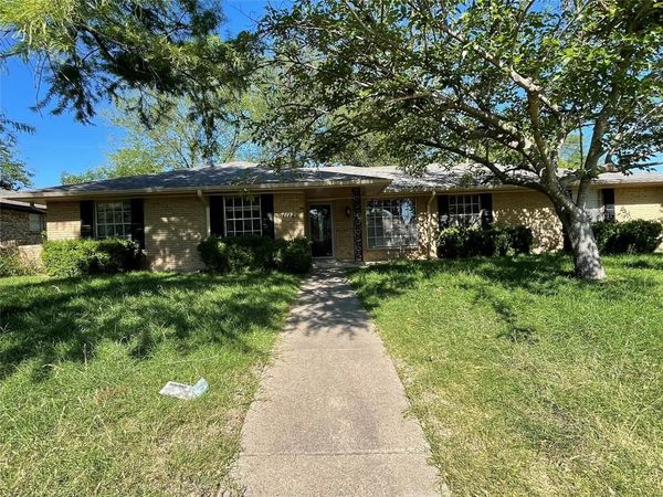 1112 Joanna Circle, DeSoto, TX 75115