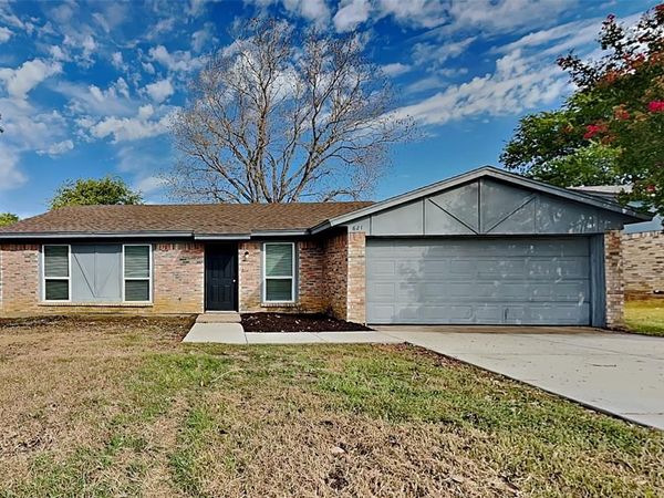 621 Meadowview Drive, Mansfield, TX 76063