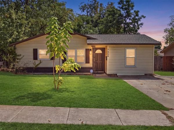7208 Van Natta Lane , Fort Worth, TX 76112