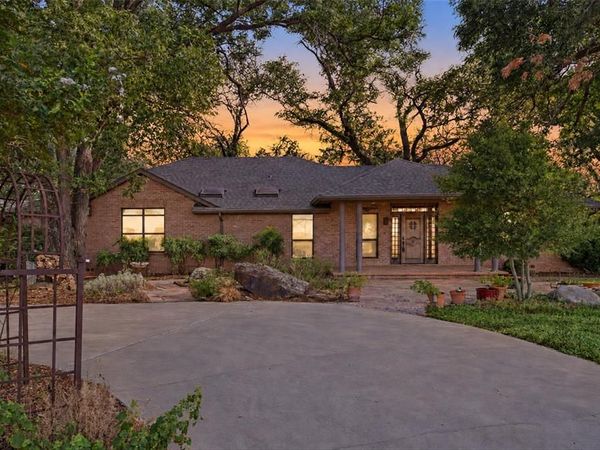 1820 Long Creek Court , Granbury, TX 76049
